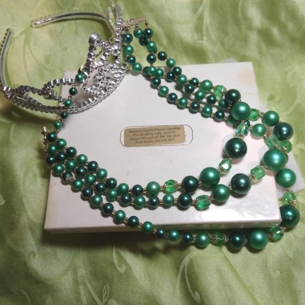 Vintage 3-Strand Green Beaded Necklace